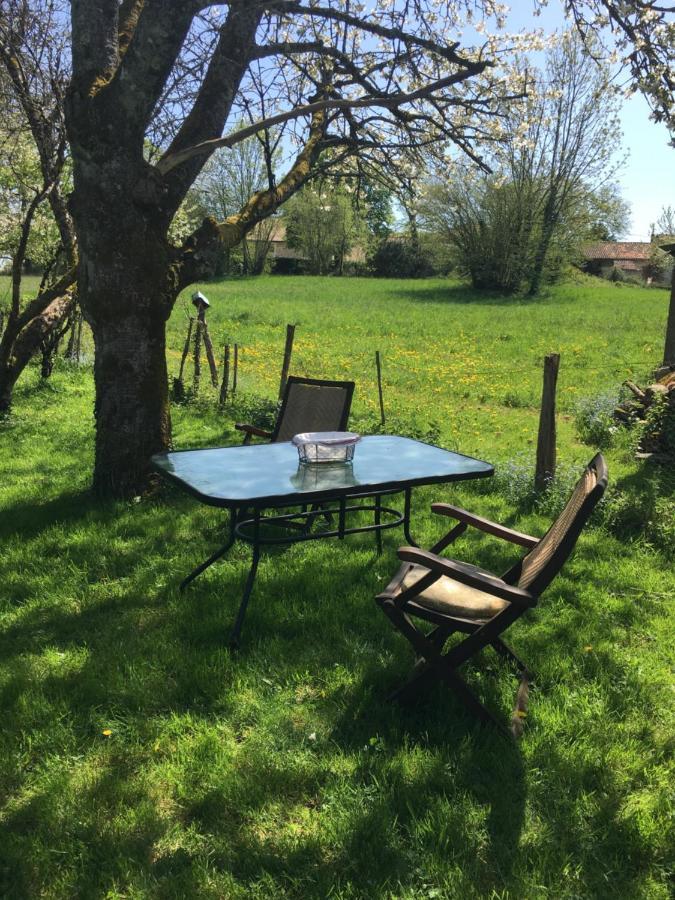 Le Petit Grange Bed & Breakfast Le Lindois Eksteriør bilde